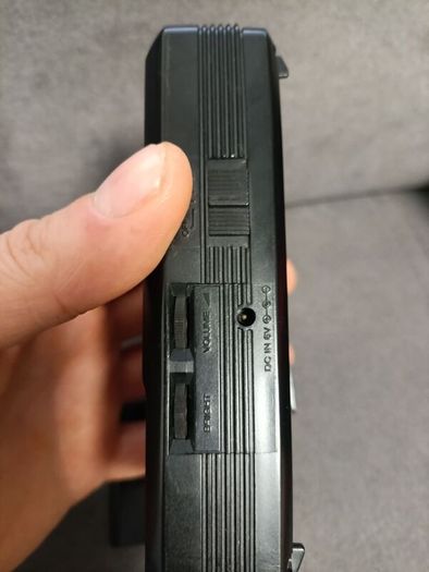Casio TV-400 LCD Pocket Color Handheld TV Television VHF UHF Excellent shape