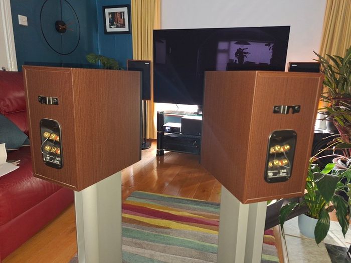 B&W 685 Speakers + Stands