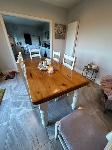 farmhouse style table & 6 dining chairs