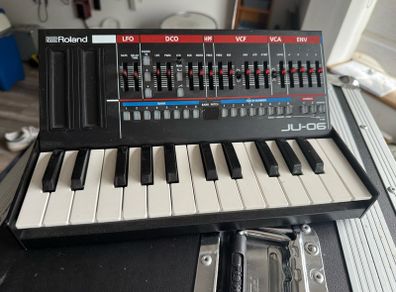 Roland JU-06 with K-25m