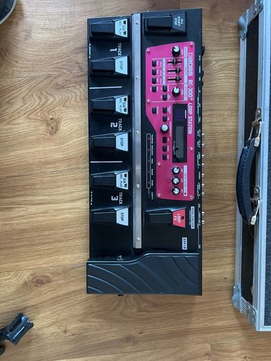 Boss RC-300 Loop station with flight case and power supply