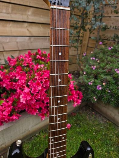 Squier Standard Series Stratocaster - Black & Chrome Special Edition