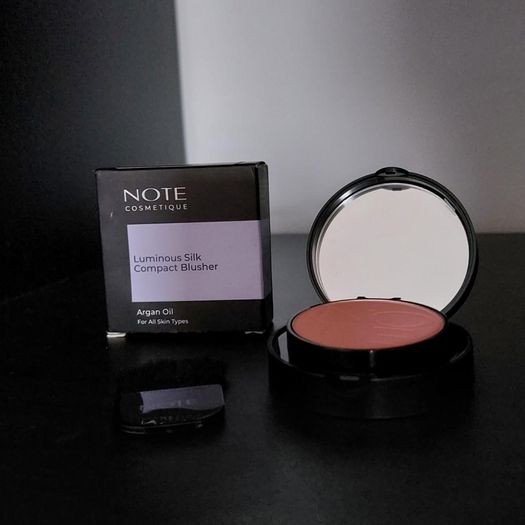 Luminous Silk Compact Blusher RRP 9 euro