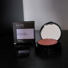 Luminous Silk Compact Blusher RRP 9 euro