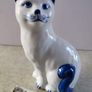 Lovely Porcelaine White And Blue Figurine Cat. Image 4