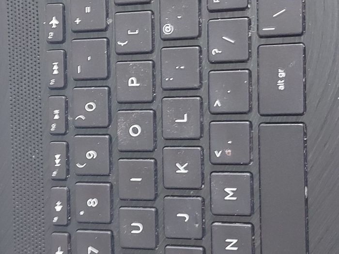 HP Laptop, TPN-W125, Intel Core i3-7100U CPU, 2.4GHz, 8GB Ram, 118GB SSD, Windows 10, Microsoft Edge, Chrome and VLC