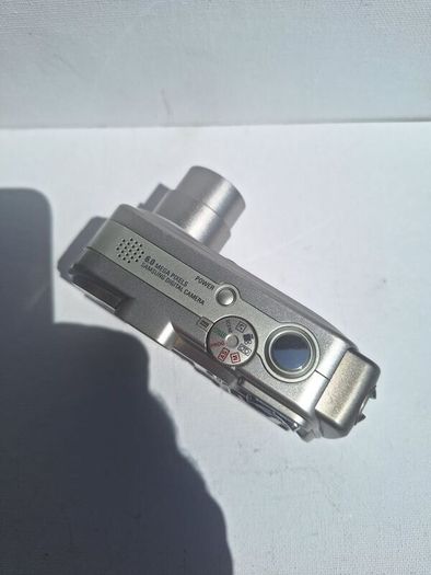 Samsung Digimax A6 compact digital camera.
