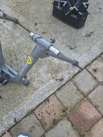 Cycleops Turbo Trainer plus front wheel  raiser