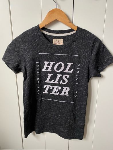 Hollister t-shirt / top for women / ladies in very good condition.  Size: XS.