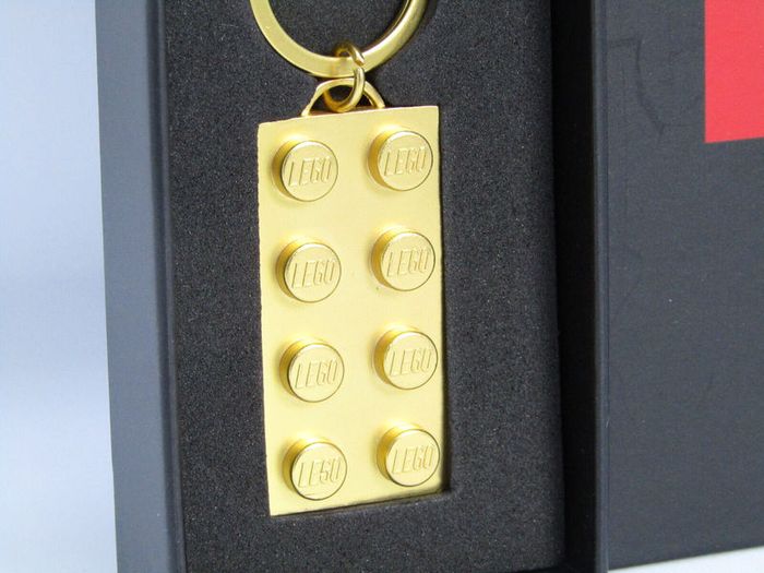 LEGO VIP Gold Lego Store Gold Membership Limited Edition Chrome Gold Key Chain Very Rare Not For Sale In Stores Or Online