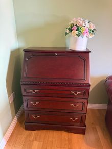 bureau writing desk ( Can deliver for free)