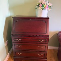 bureau writing desk ( Can deliver for free)