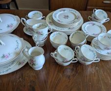 Royal Grafton China Dinner Set (51 pieces)