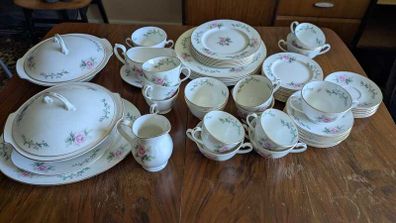Royal Grafton China Dinner Set (51 pieces)