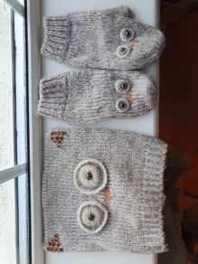 M&S brand Kids hat and matching mittens