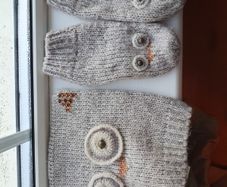 M&S brand Kids hat and matching mittens