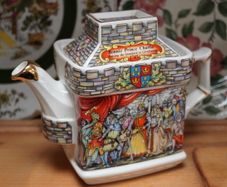 Sadler _ King Arthur _ Castle Teapot