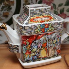 Sadler _ King Arthur _ Castle Teapot