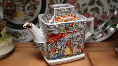 Sadler _ King Arthur _ Castle Teapot