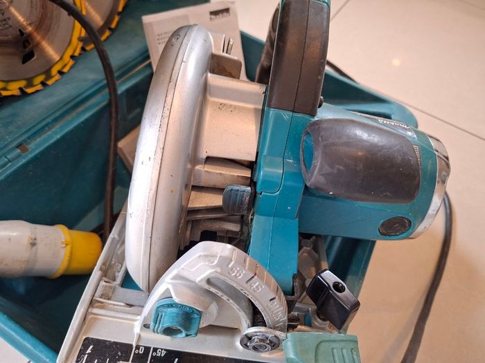 Makita 5007MGA Magnesium 185mm Circular Saw 110v