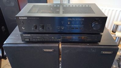 pioneer stereo amplifier and fm radio tuner