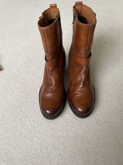 Clarks brown leather boot Size 6.5