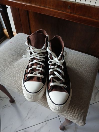 Converse Hi Animal print  great condition