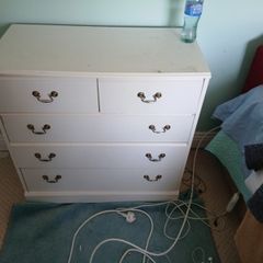 chest of drawers