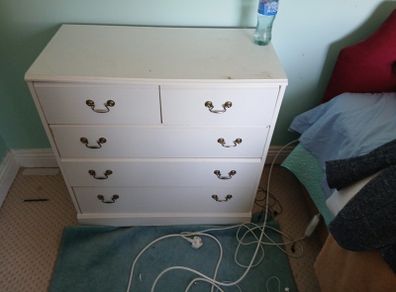 chest of drawers