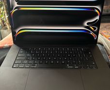 16" MacBook M3 Pro Chip 1tb 18 core GPU