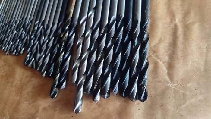 Lot of 32 USSR Metric Twist Drill Bits Set 2mm-6.7mm HSS R6M5 Jobber Taps NOS