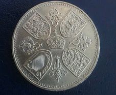 1953 Queen Elizabeth II Coronation Crown Royal Mint 5 Shilling Commemorative Coin