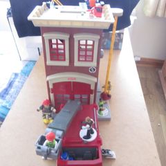Fisher Price Fire Station,Brigade and Figures