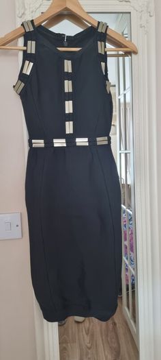 black bodycon dress