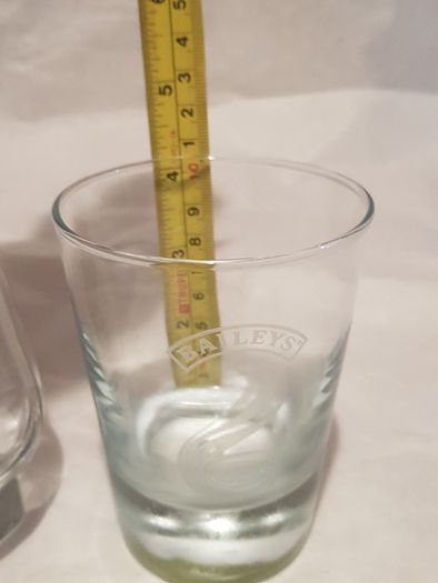 4x glasses ,,2x whiskey glasses 2 x baileys glasses tumblers 1x johnnie walkers 1 x tullamore dew, 2x Bailey's ,prefect condition,,buyer collects thank you,powers sold .