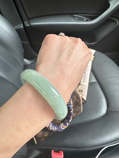 Type A Jade bangle (Jadeite)