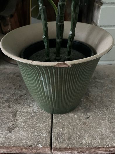 Artificial plant and pot