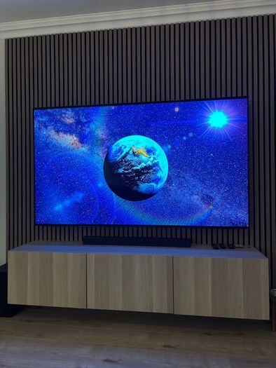 Samsung 77 inch OLED 4K Smart TV. Excellent Picture Quality. Only 1 year old.