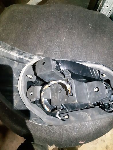 Bmw Rear Right Driver Side Taillight 6910768