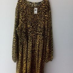 Lady's dress size large..new with tags