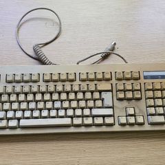 Vintage Model 5140 keyboard with 5 pin DIN connector