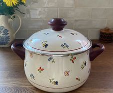 Rare Vintage Villeroy & Boch Petite Fleur Enamel Pot