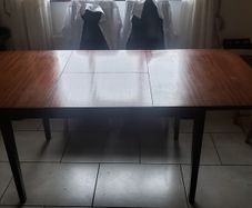 Mahogany Dining Table extendable 6 foot