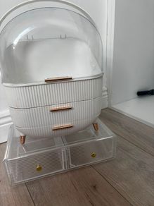 Makeup organiser storage