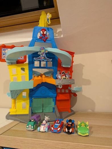 Spidey and friends race track