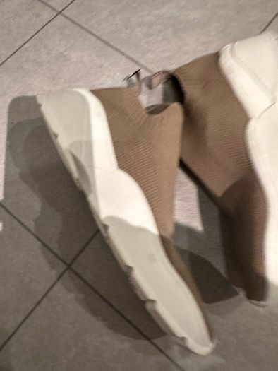 Womens slip on  shoes