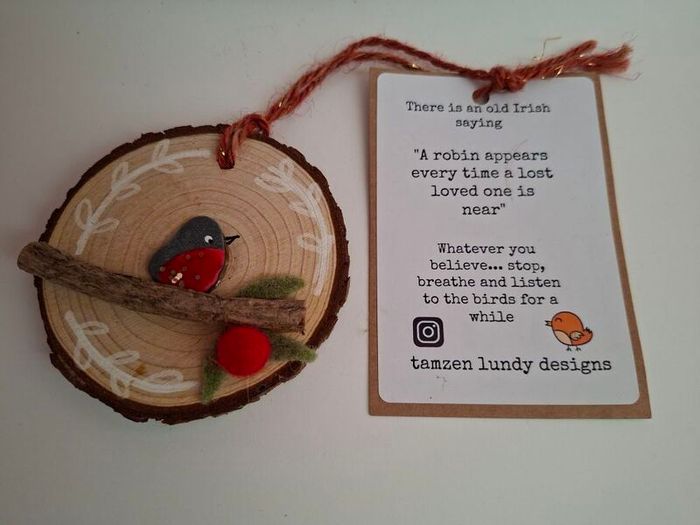 Robin on Wooden Disc