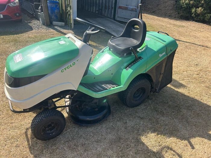 Tractor lawnmower