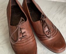 BNWT Leather Shoes, size 4.5