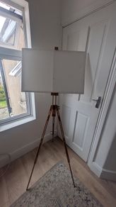 Easel